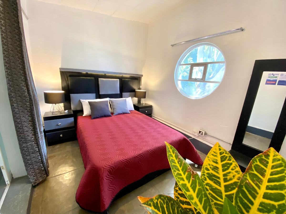 Roomies Hostel Reforma-El Angel Mexico By Eksteriør billede
